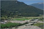 Eine Re 460 erreicht mit ihrem IR 1816 von Brig nach Genève die neue RhoneBrücke zwischen St-Mauriche und Bex.