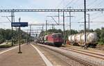 Einfahrt der Re 6/6 11685/620 085 mit einem Getreidezug in Möhlin.