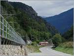 Ein TMR  NINA  unterwegs als Regionalzug 26120 von Martigny nach Le Chable zwischen Bovernier und Sembrancher.