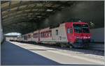 In Le Brassus wartet der TRAVYS RBDe 560 384 (UIC RBDe 560 DO TR 94 7 560 384-0 CH-TVYS) mit dem Zwischenwagen B NPZ DO TR 50 85 29-43 384-1 CH-TVYS und dem Steuerwagen ABt NPZ DO TR 50 85 39-43 984-6