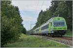 Ein BLS EW III RE bei Les Geneveys sur Coffrane ist auf dem Weg nach Bern.