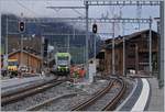 Das Motiv dieses Bildes ist wengier der aus Bern in Zweisimmen eintreffende BLS RABe 535 Lötschberger, als die Gleisführung in Schmal- und Normalspur der Gleise 6 und 7; während die