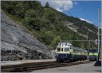 Der BLS BCFe 4/6 736  Blauer Pfeil  bei seinen kurzen Halt in Hohtenn.