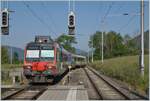 Der SBB RBDe 560 255 (RBDe 560 DO 94 85 7 560 255-2 CH-SBB) verlässt den Kreuzungsbahnhof Crémines in Richtung Moutier.