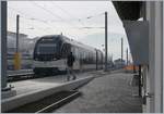 Der CEV MVR SURF GTW ABeh 2/6 7505 nach Les Pléiades erreicht neu gestalteten Bahnhof St-Légier Gare.