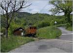  Nostalgie & Vapeur 2021  /  Nostalgie & Dampf 2021  - so das Thema des diesjährigen Pfingstfestivals der Blonay-Chamby Bahn; die Bernina Bahn RhB Ge 4/4 81 verlässt Cornaux in Richtung