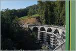 Ein Blick aus der Gegenrichtung auf den Sanierung bedürftigen Baye de Clarens Viadukt.