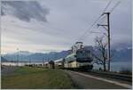 Die MOB Ge 4/4 8002 ist mit dem GoldenPass Express 4068 von Montreux nach Interlaken bei Châtelard VD unterwegs.