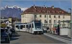 Der TPC ASD ABe 4/8 473 ist als R71 von Les Diablerets nach Aigle unterwegs und hält kurz in Aigle Place du Marché.