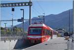 TMR Beh 4/8 N� 72 mit der UIC Nummer 72 (UIC 90 85 838 072-4 CH-TMRSA) wartet in Martigny auf die Abfahrt nach Vallorcine. Hier zeigt sich der H�henunterschied zum SBB Bahnsteig sehr deutlich. 

9. April 2026