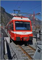 Wie bereits erw�hnt wurde der Bahnhofsteil der M-C in Martigny umgebaut. Da die Arbeiten noch nicht ganz abgeschlossen sind, konnte ich die Ver�nderungen nur tielweise feststellen. Nun liegt der Bahnhof etwas tiefer und somit ist der Querzugang zum SBB Bahnsteig nicht mehr m�glich, weiterhin hat der Bahnhof zwei Gleise, die mit zwei Prellb�cken abgeschlossen sind und somit das Gleis zum den �stlich gelegen Schuppen gekappt ist.

Im Bild der TMR Beh 4/8 N� 72 mit der UIC Nummer 72 (UIC 90 85 838 072-4 CH-TMRSA)welcher aus Vallorcine angekommen ist und f�r die R�ckfahrt wendet. 

9. April 2026