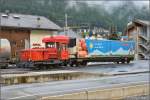 Gm 3/3 72 der Matterhorn-Gotthard-Bahn mit G�terwagen der Migros in Zermatt.