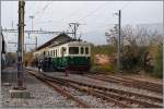 120 Jahre BAM MBC: Der Zwischenbahnsteig in L'Isle Mont la Ville ist dem Andrang zum Fest 120 Jahre BAM kaum gewachsen - der BCFe 4/4 N� ist mit seinem AB als Regionalzug 14 in Apples eingetroffen und