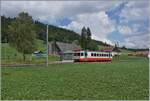 Der transN (ex cmn) BDe 4//4 N° 8 ist als R 22 319 von La Chaux de Fonds nach Les Ponts de Martel unterwegs und erreicht gerade die kleine Haltestelle Les Coeudres, wo er aber mangels Haltewunsch