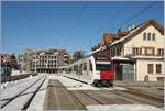 Der von Palézieux in Châtel St-Denis eingetroffene TPF SURF ändert für seine Weiterfahrt die Fahrtrichtung.