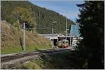 Blick auf die Umsteigestation Gr�tschalp mit dem auf die Abfahrt wartenden Be 4/4 28.
