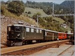 Die Ge 4/4 I 601  Albula  erreicht mit ihrem Schnellzug 550 von St.Moritz nach Chur den Bahnhof Filisur.