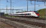 Giruno RABe 501 001 hat schon jede Menge Schmutz abbekommen, dafür hatte mir ein Güterzug den ziehenden RABe 501 006 ordentlich zugefahren.