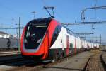 SBB: Der neue SBB-Twindexx Triebzug RABe 502203 bei einem Zwischenhalt in Solothurn HB am 25.