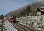 Der SBB GTW RABe 526 286 ist als RE von La Chaux de Fonds nach Biel/Bienne bei La Heutte unterwegs und passiert gleich das Einfahrvorsignal von Reuchenette -Péry.