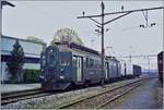 In Oensingen wartet der OeBB BDe 4/4 641 mit einen kurzen Güterzug auf die Abfahrt nach Balsthal.