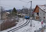 Der MOB ABDe 8/8 4001 fahrt als Regionalzug 2331 von Chernex nach Montreux  und verl�sst den Halt Planchamp.