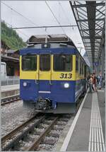Der BOB ABeh II 4/4 313 ist mit seinem Zug aus Interlaken Ost in Lauterbrunnen angekommen. 

23. Juli 2024