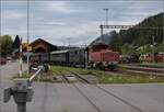 Fahrtag im Zürcher Oberland. 

Die Rangierarbeiten in Bauma sind immer eine Fahrzeugparade: Tem III 354 macht mit dem Wagenpark Platz für die Ausfahrt der Dampflok. Juli 2023.
