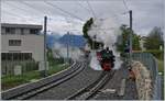 Der Gegenzug ist eingetroffen und somit kann die Fahrt weitergehen, kräftig dampfend erlässt die G 2x 2/2 105 mit ihrem Riviera Belle Epoque Zug St-Légier Gare in Richtung Blonay.